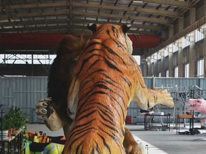 Animatronic Animal Lion Fighting With Tiger Model