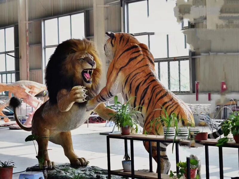 Animatronic Animal Lion Fighting With Tiger Model