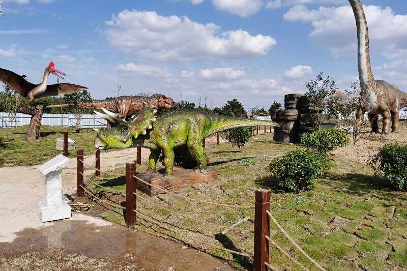 Animatronic Dinosaur Golf Course